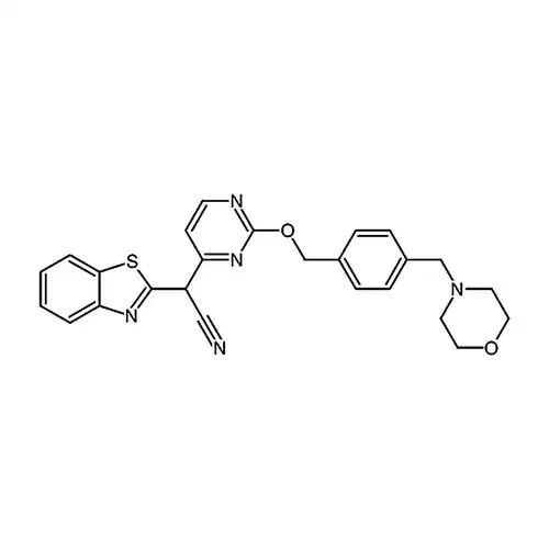 2-(苯并[d]噻唑-2-基)-2-(2-((4-(吗啉甲基)苄基)氧基)嘧啶-4-基)乙腈