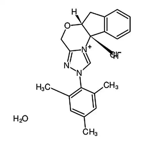(+)-(5aR，10bS)-5a，10b-二氢-2-(2，4，6-三甲基苯基)-4H，6H-茚并[2，1-b][1，2，4]三唑[4，3-d][1，4]氯化恶唑鎓一水合物